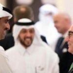 El emir de Qatar Tamim bin Hamad al Thani saluda a Ignacio Galán