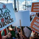Activistas a favor del aborto protestan en EE UU. / EFE | EPA | CRISTOBAL HERRERA-ULASHKEVICH