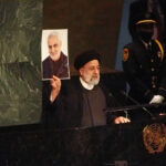 Ebrahim Raisi, presidente de Irán, sostiene una foto de Qassem Soleimani en la Asamblea General de la ONU - Bruce Cotler/ZUMA Press Wire/dpa