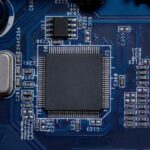 Un microprocesador de un ordenador puede contener unos 700 millones de transistores. / NaMaKuKi (Adobe Stock)