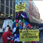 Acción de activistas en Madrid en contra de black friday. - GREENPEACE