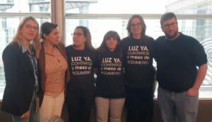 Houda Arkikez, Roberta Metsola, María Eugenia Rodríguez Palop, María Luz González y María López en el Parlamento Europeo. - PODEMOS EUROPA