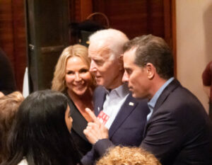 Hunter Biden junto a Joe Biden