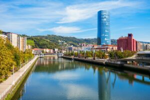 Río Nervión a su paso por Bilbao / Foto: Servimedia