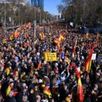 Centenares de personas se manifiestan contra el Gobierno de Pedro Sánchez, en Cibeles, a 21 de enero de 2023, en Madrid (España). - Fernando Sánchez - Europa Press