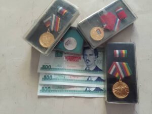 Pesos y medallas cubanos