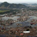 El terremoto y posterior tsunami que arrasó las costas de Sumatra en 2004 figura entre los cinco de mayor magnitud y con más víctimas de la historia. / U.S. Navy/Philip A. McDaniel
