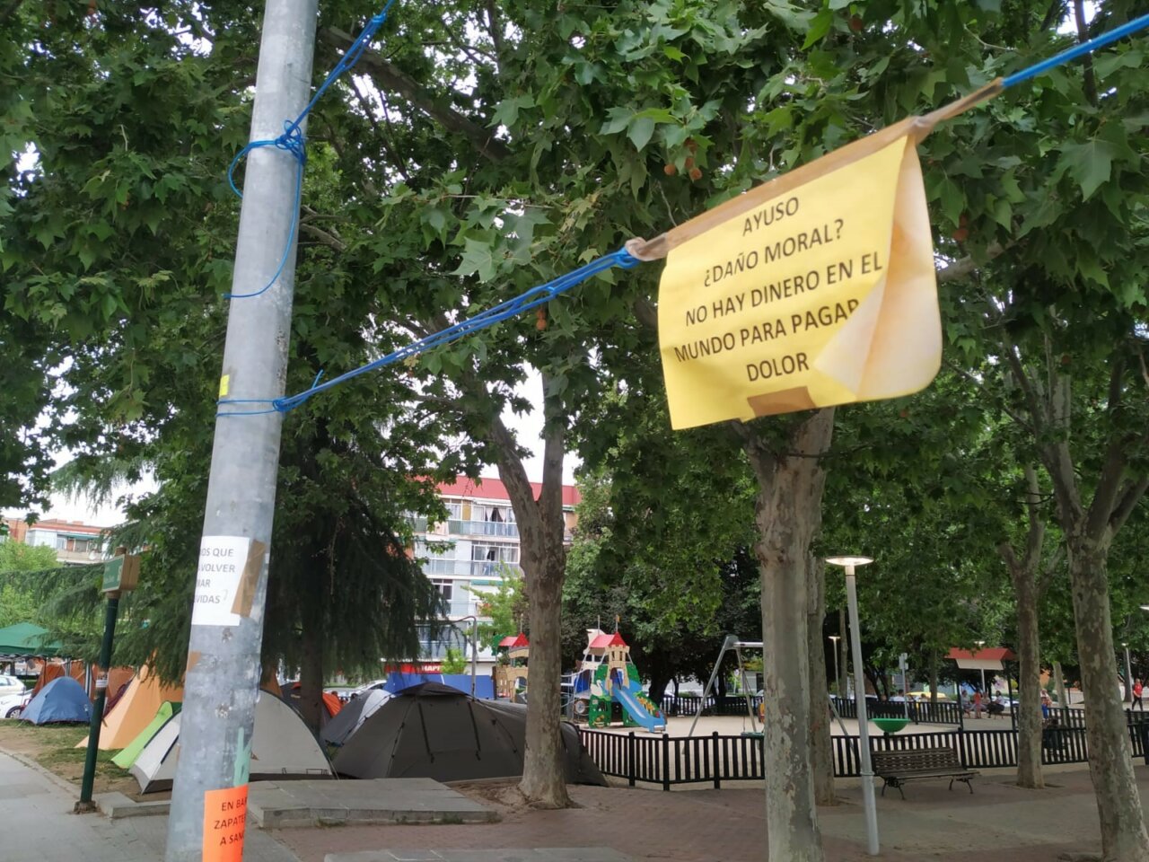 Imagen de la acampada de afectados por las obras del Metro en San Fernando de Henares. acampada 2