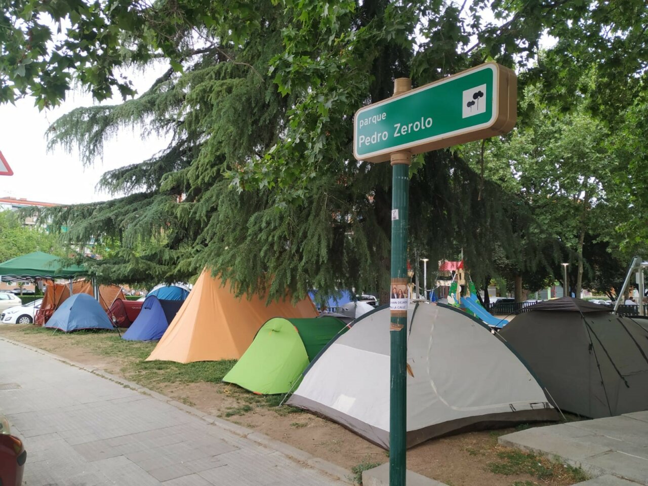 Imagen de la acampada de afectados por las obras del Metro en San Fernando de Henares. acampada 4