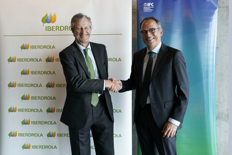 José Sainz Armada, director de Finanzas, Control y Desarrollo Corporativo de Iberdrola y Alfonso García Mora, vicepresidente de IFC para Europa, Latinoamérica y el Caribe.