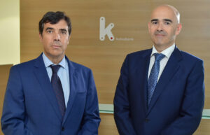 Anton Arriola y Eduardo Ruiz de Gordejuela, presidente y consejero delegado de Kutxabank respectivamente