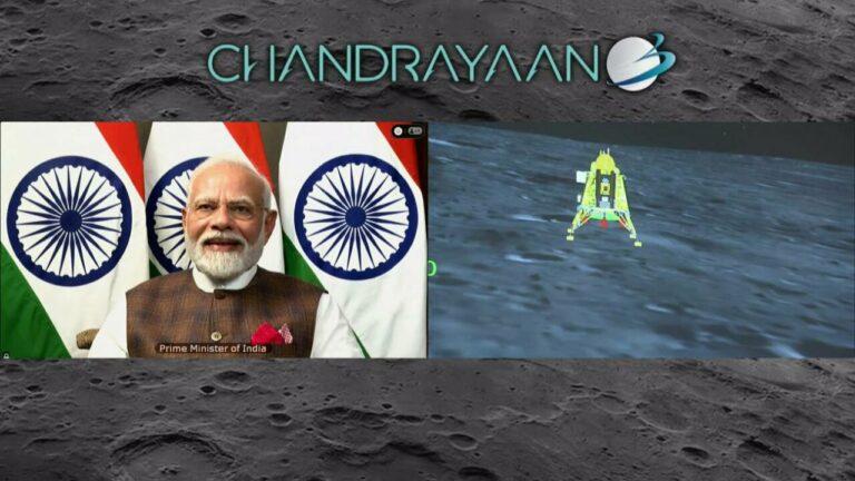 El exitoso alunizaje de la misión Chandrayaan-3 se ha retransmitido en directo, con la presencia del primer ministro indio, Narendra Modi. / ISRO