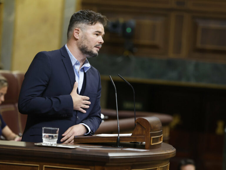 Gabriel Rufián, portavoz de ERC en el Congreso, durante una intervención en el hemiciclo. (Foto: Congreso)