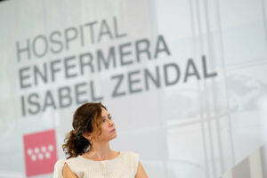 La presidenta de la Comunidad de Madrid, Isabel Díaz Ayuso, en el Hospital Isabel Zendal. (Foto: Comunidad de Madrid)