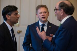 Rishi Sunak, primer ministro británico; Grant Shapps, secretario de Estado de Defensa del Reino Unido; e Ignacio Galán, presidente de Iberdrola.