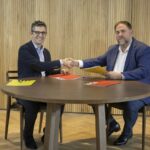 Félix Bolaños y Oriol Junqueras en la firma del acuerdo entre PSOE y ERC. (Foto: PSOE)