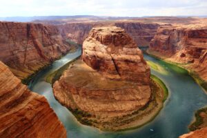 La tendencia general es una disminución global de los recursos hídricos, con un descenso de más de 0,5 metros por año en el siglo XXI. Foto del río Colorado