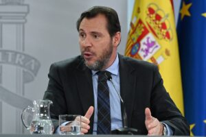 El ministro de Transportes y Movilidad Sostenible, Óscar Puente, durante la rueda de prensa posterior al Consejo de Ministros. (Foto: Pool Moncloa / Borja Puig de la Bellacasa)