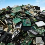 El informe de la ONU advierte que en 2022 se produjeron un total de 62 millones de toneladas de residuos electrónicos, lo que supone un 82 % más que en 2010. / Adobe Stock
