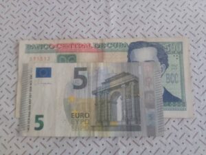 Euros sobre pesos cubanos