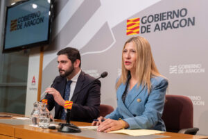 Los vicepresidentes del Gobierno de Aragón Alejandro Nolasco y Mar Vaquero en una comparecencia ante los medios. (Foto: Gobierno de Aragón)