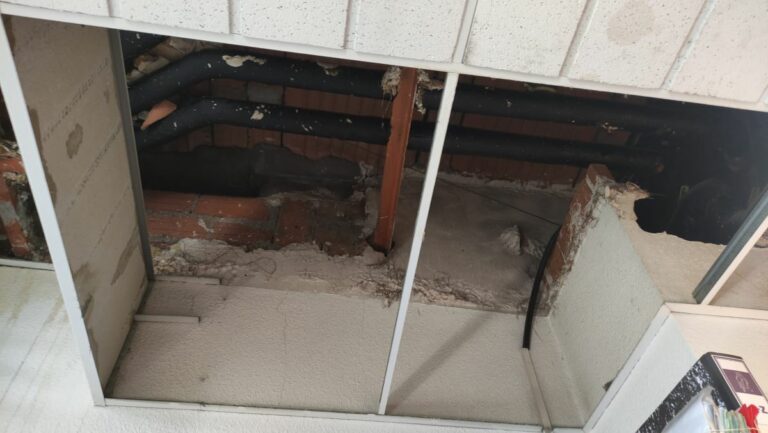 Imagen del techo de las instalaciones de la sede judicial de Plaza de Castilla. (Foto: CCOO)
