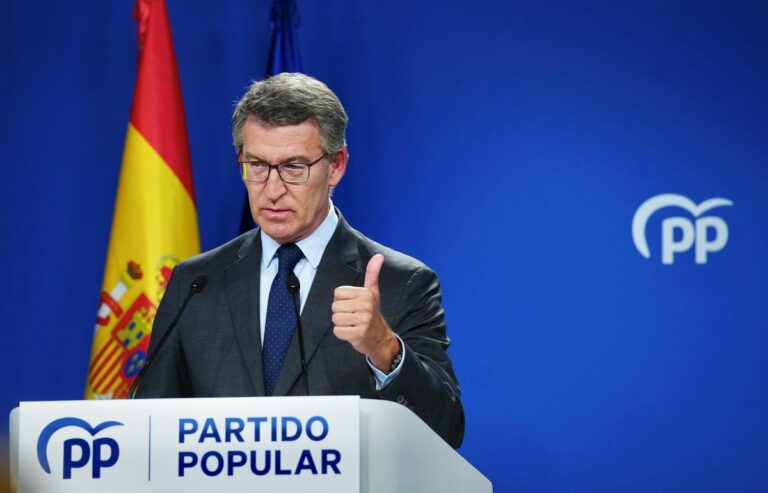 El líder del PP, Alberto Núñez Feijóo, en una comparecencia ante los medios. (Foto: PP)