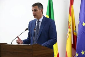 El presidente del Gobierno, Pedro Sánchez, durante su intervención en el Instituto Cervantes de Dakar, Senegal. (Foto: Pool Moncloa/Fernando Calvo).
