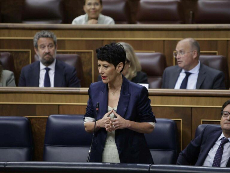 Elma Saiz, ministra de Inclusión, Seguridad Social y Migraciones, en una sesión de control. (Foto: Congreso)
