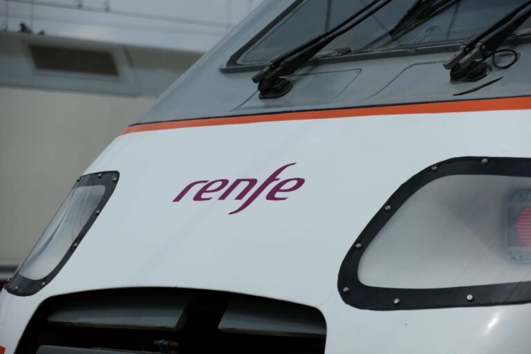 Imagen de un tren de Renfe. (Foto: Ministerio de Transportes y Movilidad Sostenible)