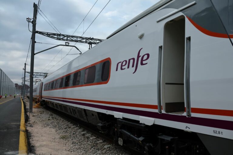 Imagen de un tren de Renfe. (Foto: Ministerio de Transportes y Movilidad Sostenible)