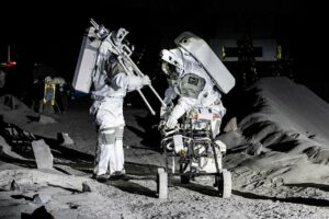 La instalación LUNA recrea la superficie de la Luna en la Tierra junto al Centro de Astronautas de la ESA en Colonia (Alemania). / DLR/ESA