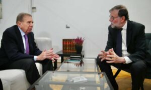 Imagen del encuentro entre Mariano Rajoy y Edmundo González. (Foto: redes sociales de Mariano Rajoy)