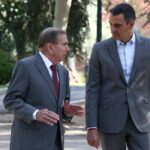 Pedro Sánchez y Edmundo González en el Palacio de la Moncloa. (Foto: Pool Moncloa/Fernando Calvo)