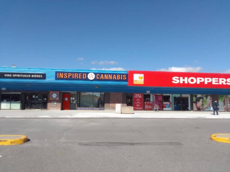 establecimiento legal para la venta de marihuana en la ciudad de Ottawa, en Canadá.