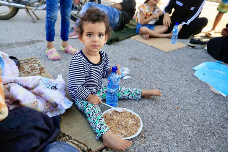 Un niño libanés desplazado en una escuela en la ciudad de Sidón, en el sur de Líbano (archivo) - Europa Press/Contacto/Ali Hashisho