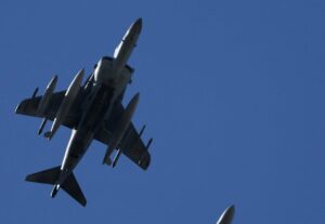 Un avión del Ejército de Aire durante el acto solemne de homenaje a la bandera nacional y desfile militar en el Día de la Hispanidad, a 12 de octubre de 2022, en Madrid (España). - Eduardo Parra - Europa Press