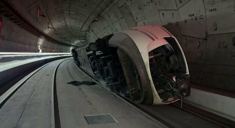 Interrumpida la circulación de trenes en el túnel de AVE que une las estaciones de Atocha y Chamartín. - X