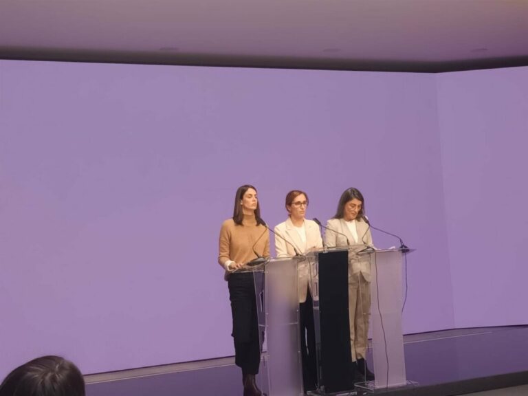 La coportavoz de Más Madrid y ministra de Sanidad, Mónica García, junto a Rita Maestre y Manuela Bergerot / Foto: Europa Press