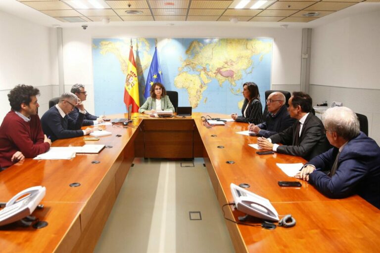 a vicepresidenta primera y ministra de Hacienda, María Jesús Montero, preside comité de crisis para el seguimiento de los efectos de la DANA - MONCLOA