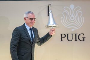 El presidente y consejero delegado de Puig, Marc Puig, durante el toque de campana de la empresa Puig en su salida a Bolsa, en la Bolsa de Barcelona, a 3 de mayo de 2024, en Barcelona, Cataluña (España) - Lorena Sopêna - Europa Press