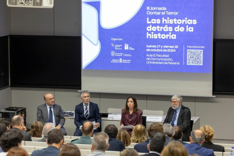 Fernando Grande-Markasla en la inauguración de la 'III Jornada Contra el Terror: las historias detrás de las historias' de la Facultad de Comunicación de la Universidad de Navarra. (Foto: Ministerio del Interior)