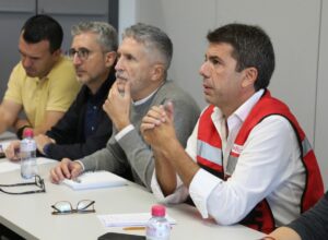 Mazón y Marlaska dialogan en el Centro de Coordinación de Emergencias de L'Eliana | Foto de la Generalitat Valenciana