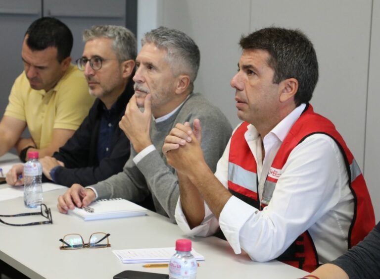 Mazón y Marlaska dialogan en el Centro de Coordinación de Emergencias de L'Eliana | Foto de la Generalitat Valenciana