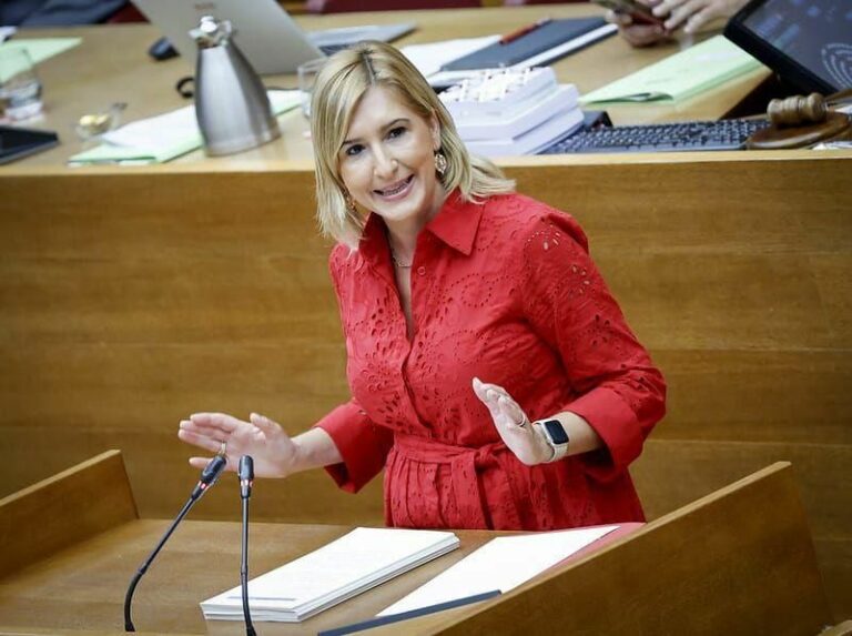 La consejera de Justicia e Interior de la Generalitat Valenciana, Salomé Pradas, interviene en Les Corts | Foto de la Generalitat Valenciana