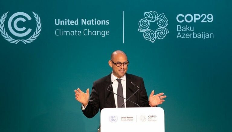 El secretario ejecutivo de ONU Cambio Climático, Simon Stiell, en la COP29 de Bakú | Foto de UNFCCC