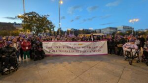 Mujeres y niñas con discapacidad, participantes del ‘VII Foro Social de Mujeres y Niñas con Discapacidad’ en la manifestación | Foto de Fundación Cermi Mujeres