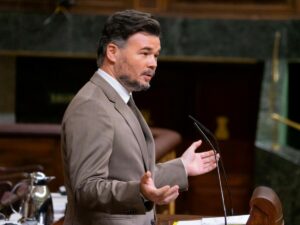 El portavoz de ERC en el Congreso, Gabriel Rufián, en un pleno. (Foto: Congreso)