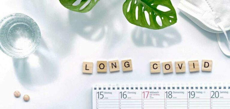 En la long covid, la fatiga, la dificultad en respirar y los problemas cognitivos persisten durante meses tras el contagio. / ISGlobal | Canva