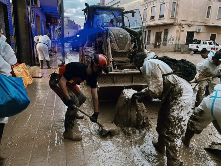 Miembros de la UME en la localidad de Paiporta. (Foto: Ministerio de Defensa)